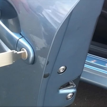 Вскрытие авто с изготовлением ключа к замку